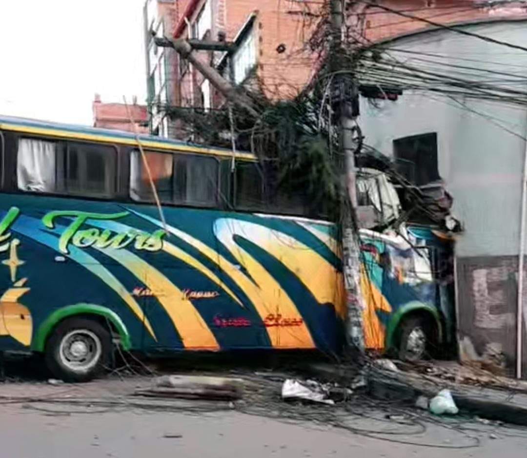 Un muerto y tres heridos deja accidente de tránsito en La Paz: un bus ...